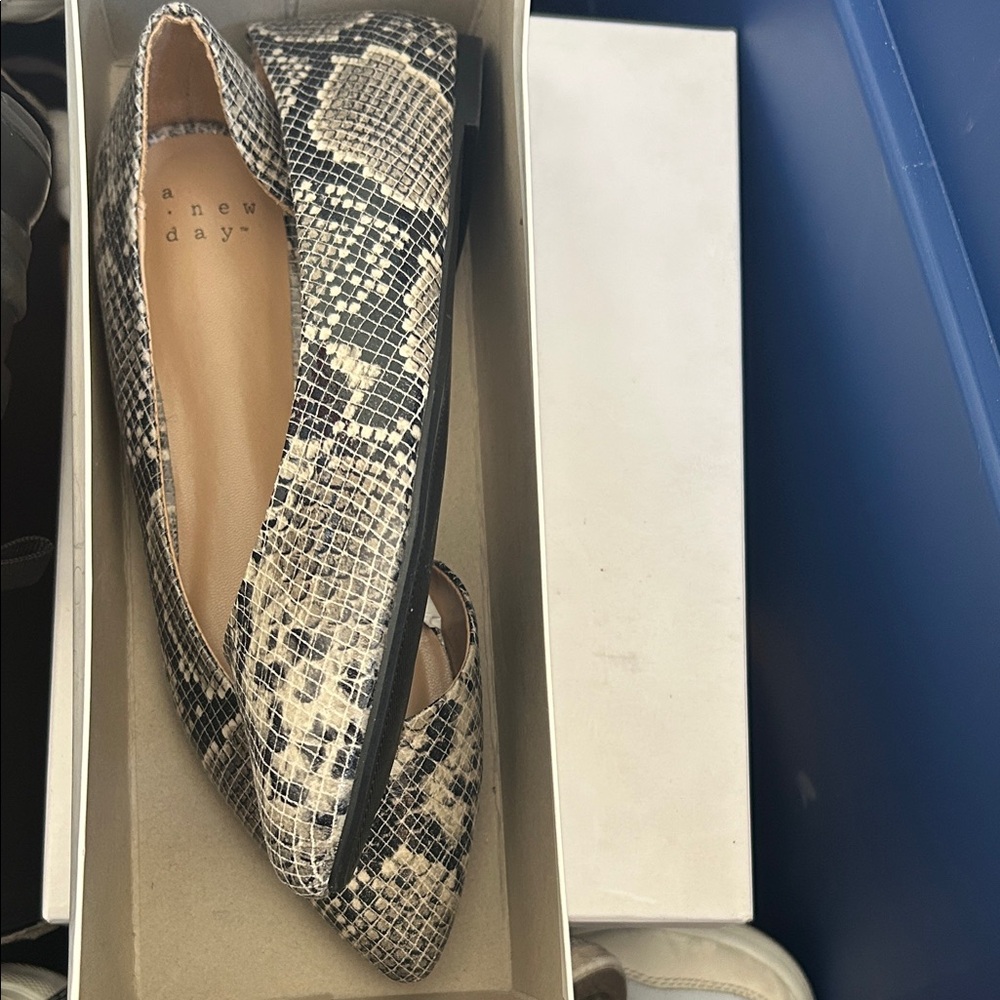 A New Day Women's Black and Cream Snakeskin Loafers